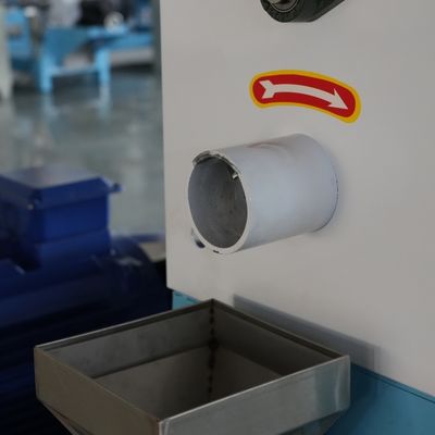 500kg/H de kleine Korrel die van het Vissenvoedsel tot Machine 2.2kw maken Scherpe Macht